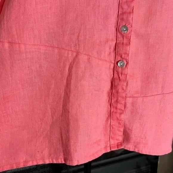 Simple, coral pink oversized buttoned down linen shirt. - Picture 13 of 16